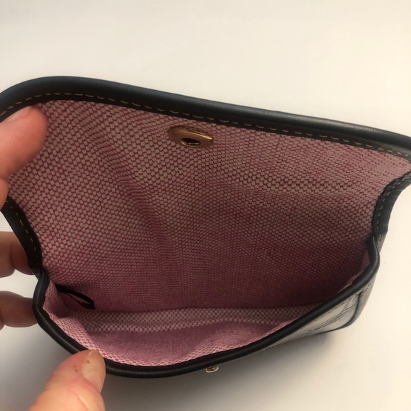 Dooney & Bourke leather wristlet - Picture 4 of 5